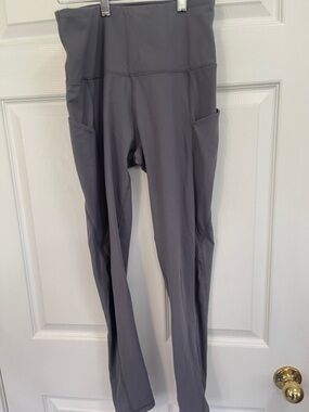 High-Waist Gray Active Leggings with Side Pockets. Size m